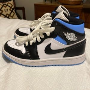 Jordan 1 retro mid. Blue white black. Size 6